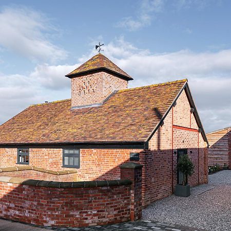 Pigeon House - Unique Barn With Private Garden, Hot Tub And Wood Burner Villa ชรูว์สเบอรี ภายนอก รูปภาพ