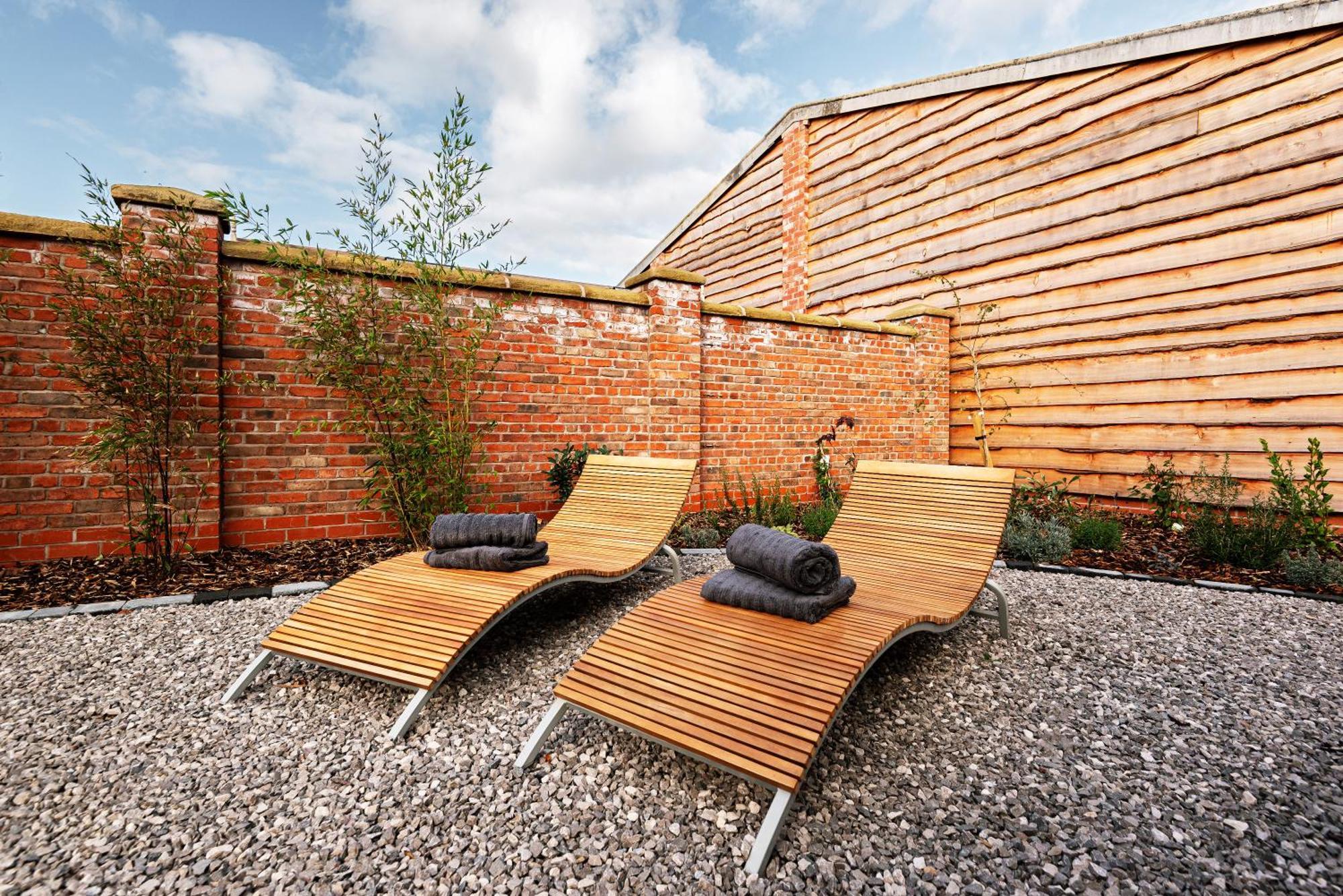 Pigeon House - Unique Barn With Private Garden, Hot Tub And Wood Burner Villa ชรูว์สเบอรี ภายนอก รูปภาพ