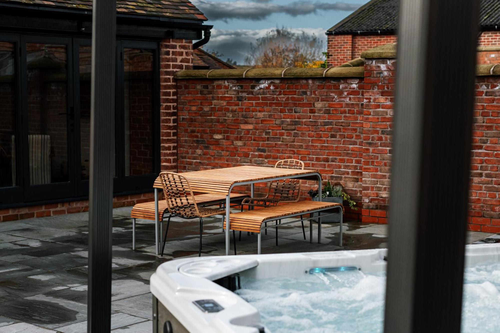Pigeon House - Unique Barn With Private Garden, Hot Tub And Wood Burner Villa ชรูว์สเบอรี ภายนอก รูปภาพ