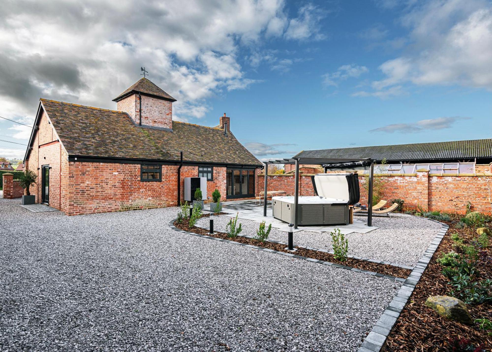 Pigeon House - Unique Barn With Private Garden, Hot Tub And Wood Burner Villa ชรูว์สเบอรี ภายนอก รูปภาพ
