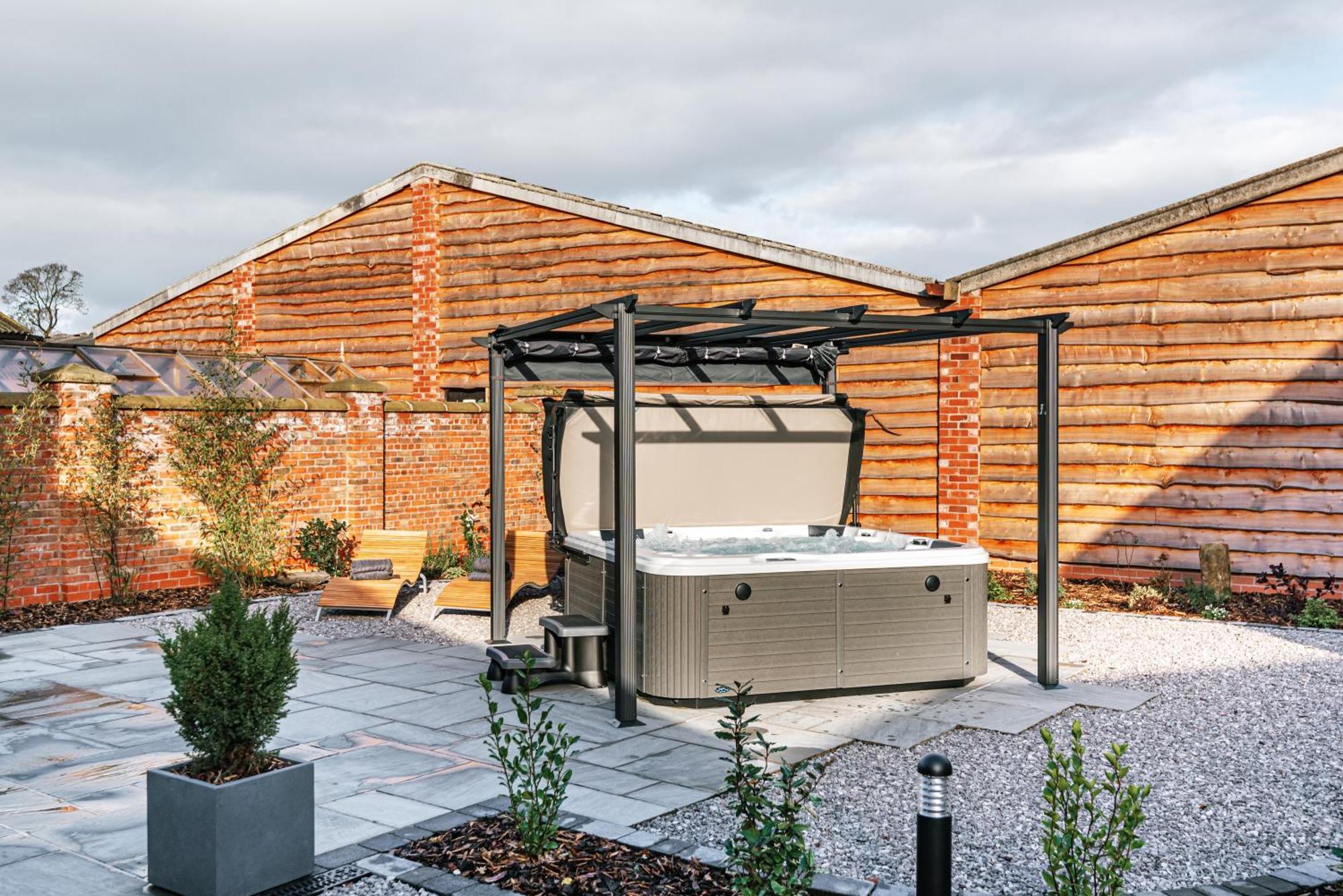 Pigeon House - Unique Barn With Private Garden, Hot Tub And Wood Burner Villa ชรูว์สเบอรี ภายนอก รูปภาพ
